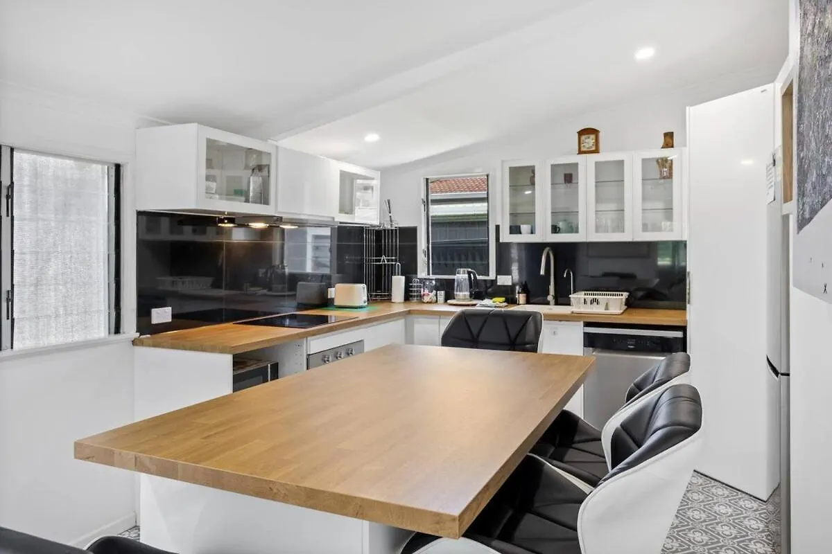 Aesthetic Margate Beach Cottage Woody Point Holiday home